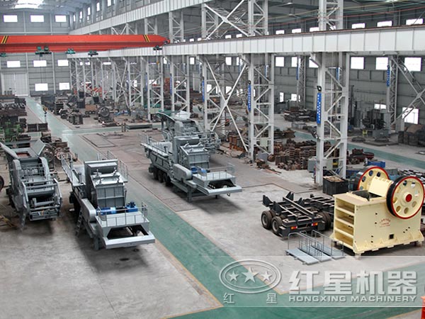 履帶式移動(dòng)破碎機(jī)生產(chǎn)車間