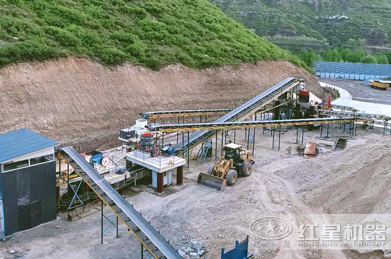 破碎機(jī)成套生產(chǎn)線作業(yè)現(xiàn)場(chǎng)