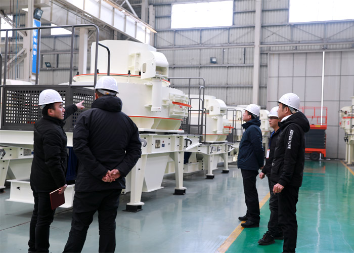 用戶來廠參觀鵝卵石打砂機(jī)