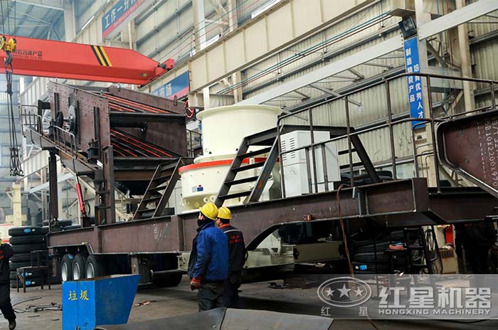 移動(dòng)制砂機(jī)鑄造車間