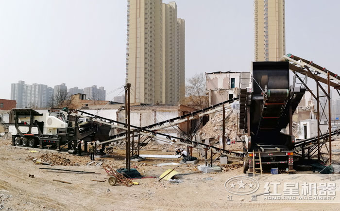 輪胎式移動(dòng)破碎站現(xiàn)場