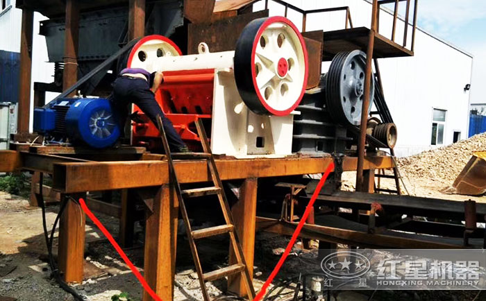細(xì)顎破碎機(jī)加工現(xiàn)場展示